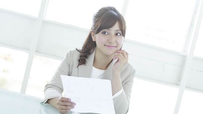 履歴書を見て採用を決めた女性