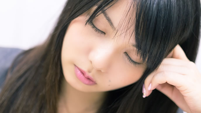 自己分析に悩む女性