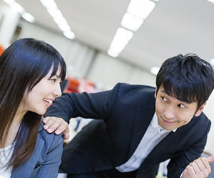 型にはまっている男性