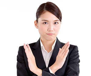 正直な回答を勧める男性