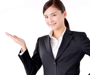 適正検査の重要性を紹介する女性