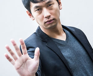 妥協せずストップをかける男性