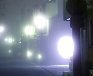 都市伝説の雰囲気がある夜道