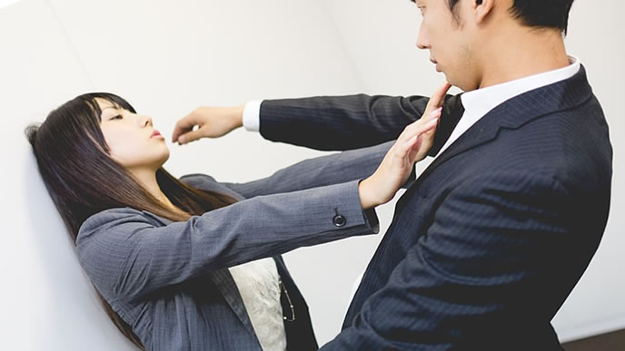 男性を付き放す女性
