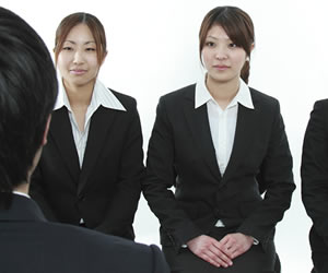 企業訪問に来た就活生