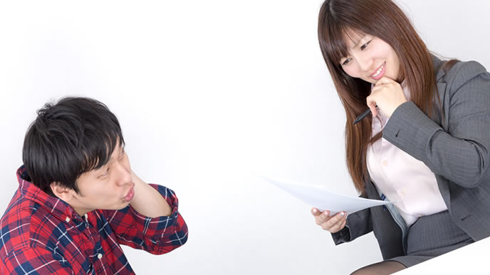 訂正を食らう男性