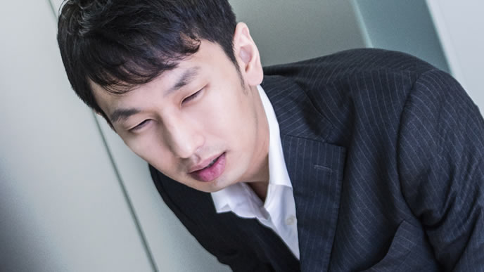 やり直しをくらい顔が白くなった男性