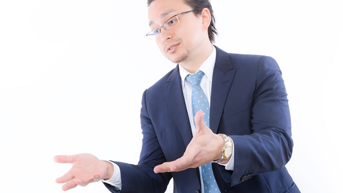 自分を体で表現している男性