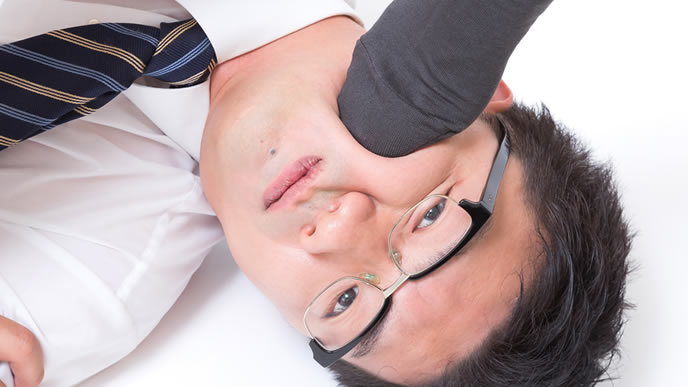 踏まれてネガティブになった男性