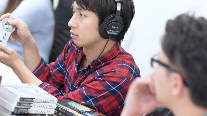 遊んでいるようで仕事をしている男性