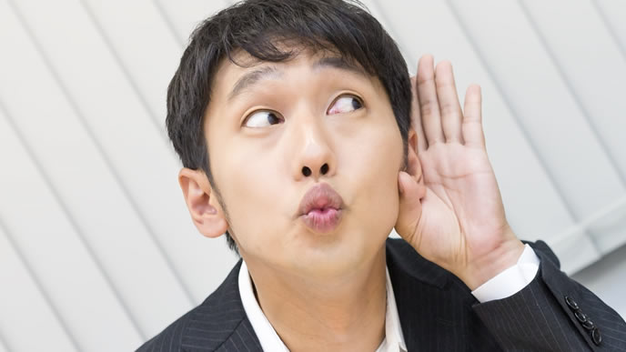 他人の言葉を聞き流す男性