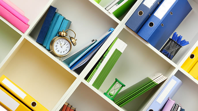 就活グッズが置いてある棚