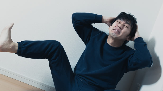 人見知りで引きこもりな男性