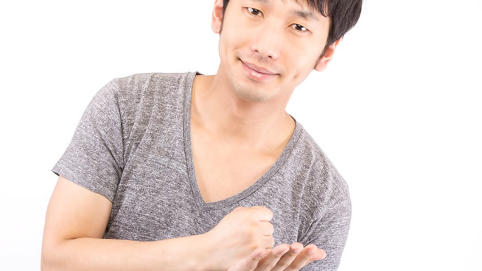 なるほどと納得する男性