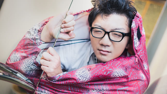 激しい寝癖の男性