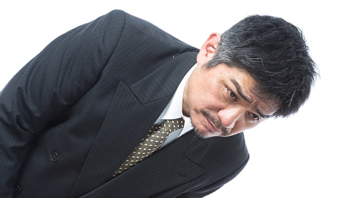 お辞儀をする就活生