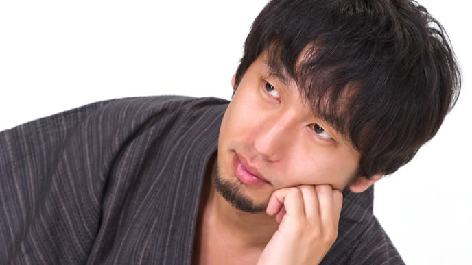 何やら考え込んでいる和風の男性