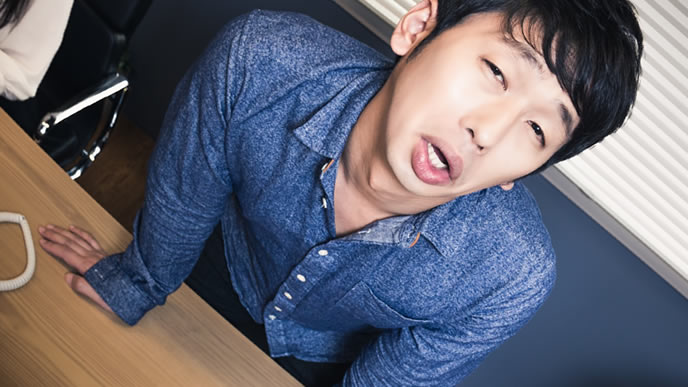 人間関係に苦労している男性