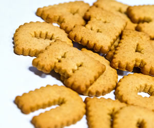 英語のアルファベットのビスケット