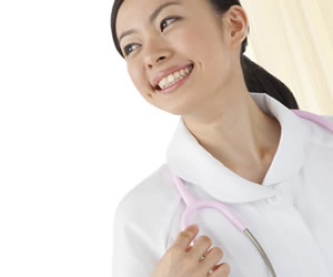 病院で活躍中の看護士