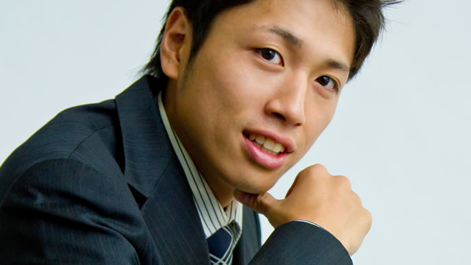 お洒落な髪型で就活を始めようとしている男性