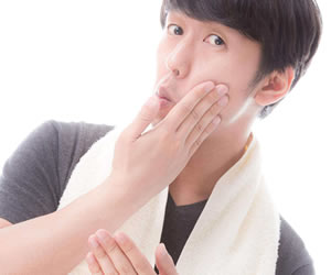 何故か早起きするニートの男性