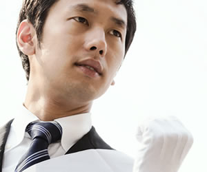 選挙演説に気合が入る元ニートの男性