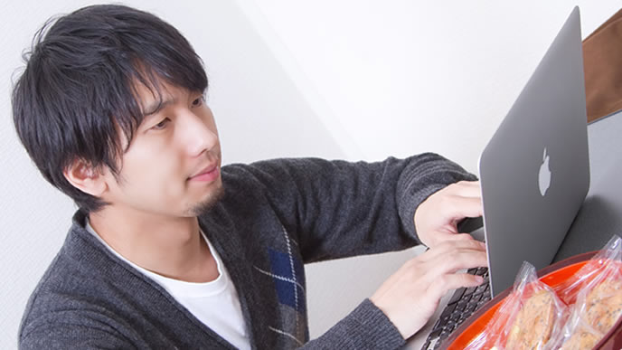 パソコン依存症の男性