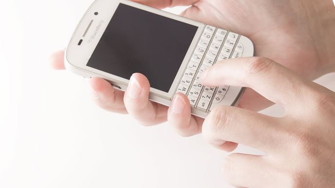 メールで淡々と辞退のメールを送る人