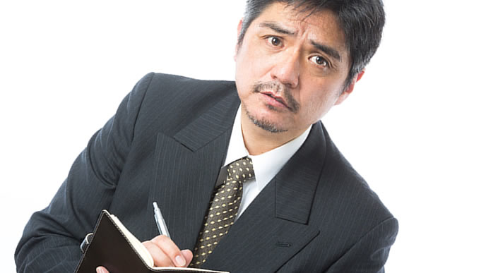 就職に有利な資格取得に励む既卒の男性