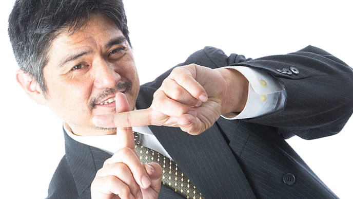 固定観念は良くないと主張する就活中の男性