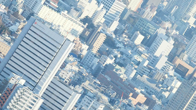 都会に広がる複数のオフィス