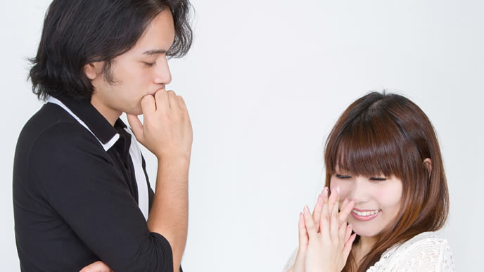 言い方を変えて彼氏にお願いする女性