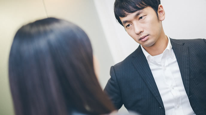 自分の短所について部下に相談する上司