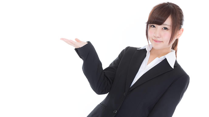 志望動機の書き方を教えてくれる女性