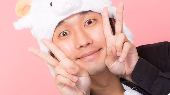 オリジナリティ溢れる挨拶をする男性