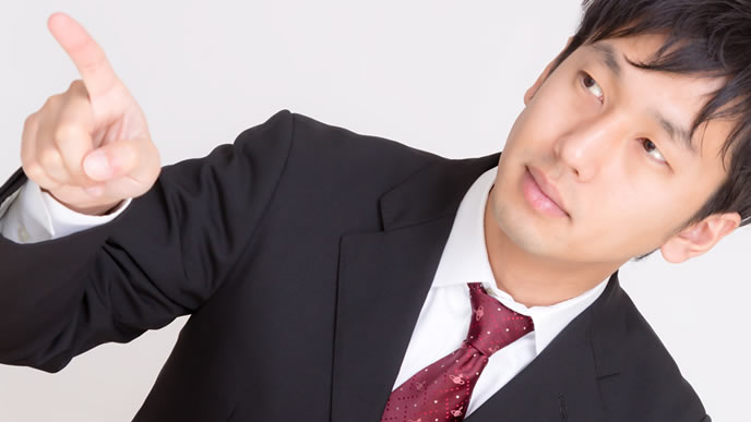 逆質問で相手を圧倒する男性