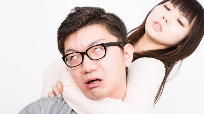 やる気がないので怒られる男性