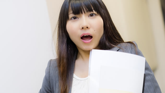 面接で余計なことを言ってしまった女性