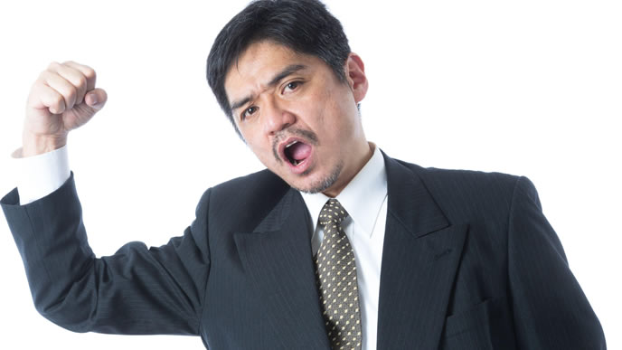 雄たけびを上げて就活生を応援する男性