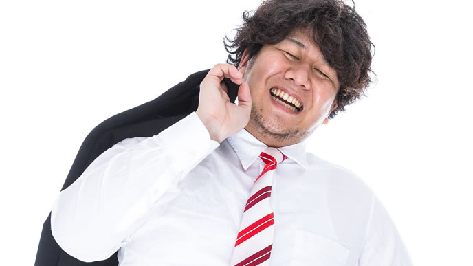 腹ごしらえが終わった太めの男性