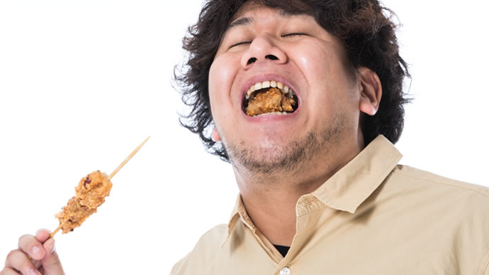 食費がかかり貯金ができない男性