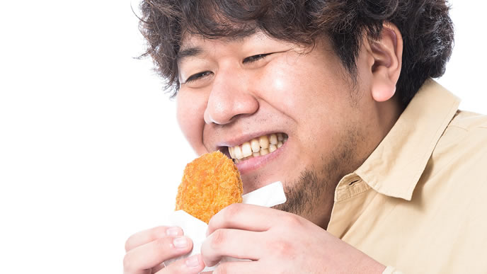 食費がかかり貯金ができない男性