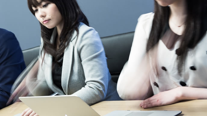 企業に派遣された大学生