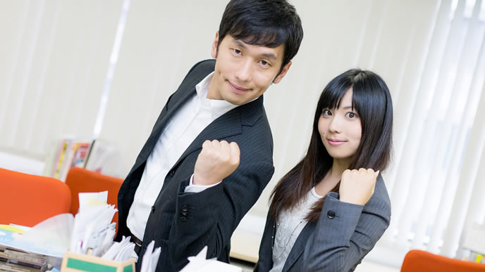 やる気をアピールする新入社員