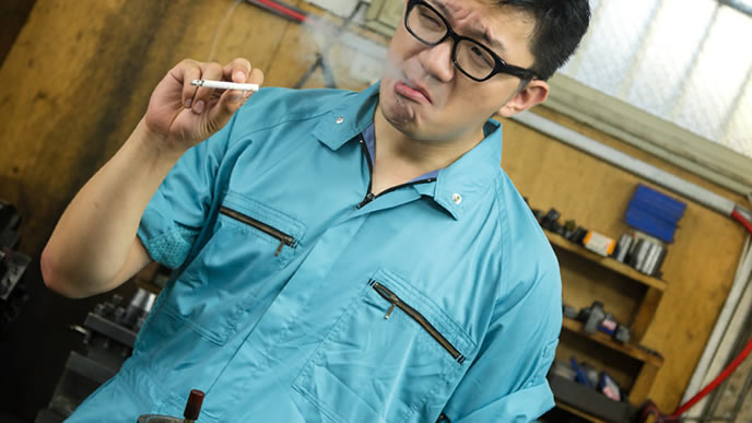 工場でやりがいを見つけた男性