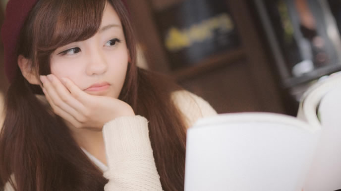 就活がうまくいかなくて焦る女子大生