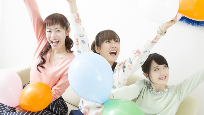 最後の大学生活を謳歌する仲良しグループ