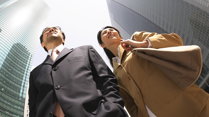 これから取引先に向かう会社員