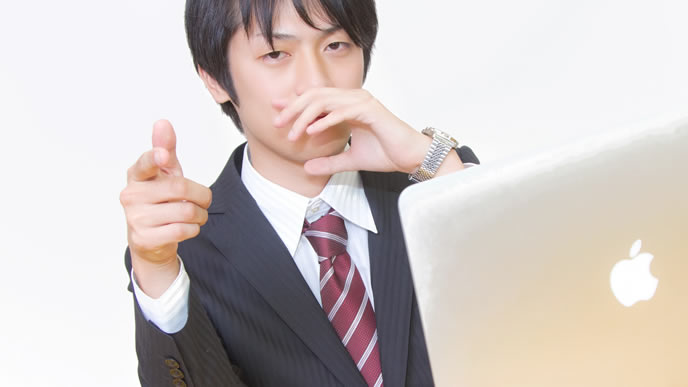 企業に上から目線の就活中の男性